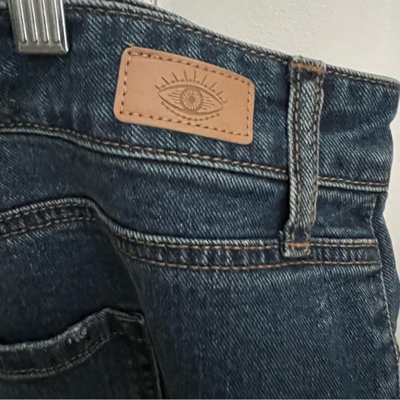 SOFIA Lila Mid Rise Jean Shorts - Frayed Edge Trim 28W NWT - Picture 8 of 11